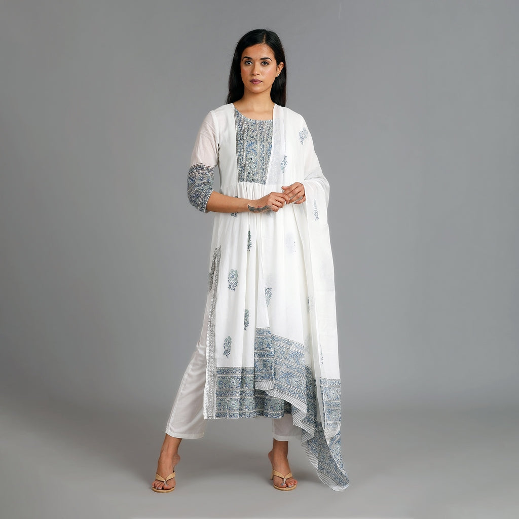comes with a kurta, pant, and dupatta