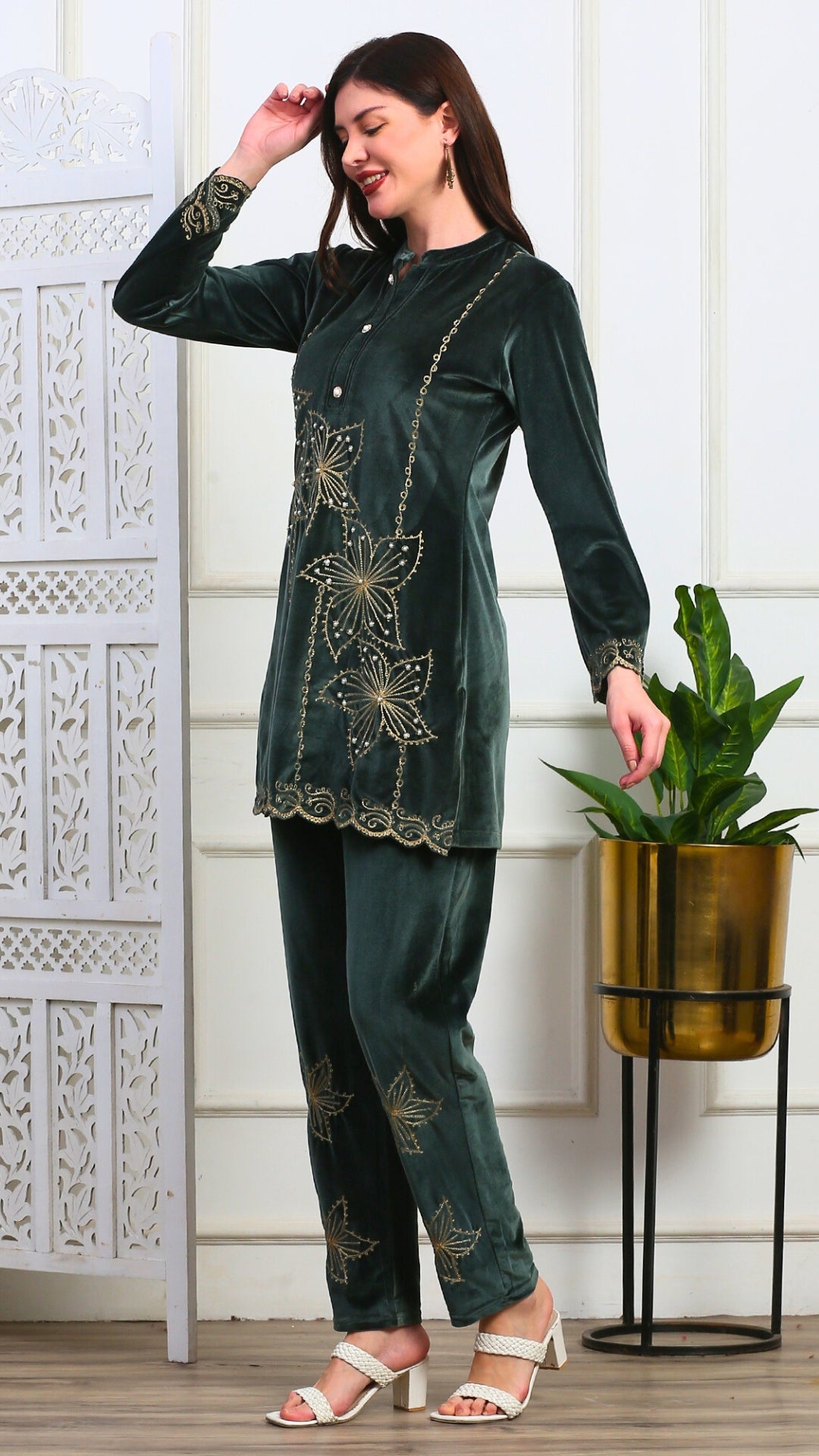 Zarrin Noor Velvet Coord Set