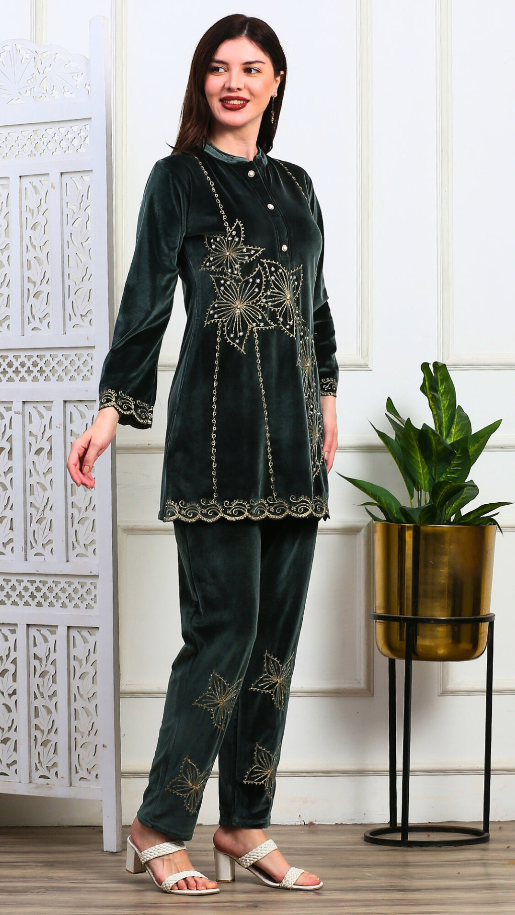 Zarrin Noor Velvet Coord Set