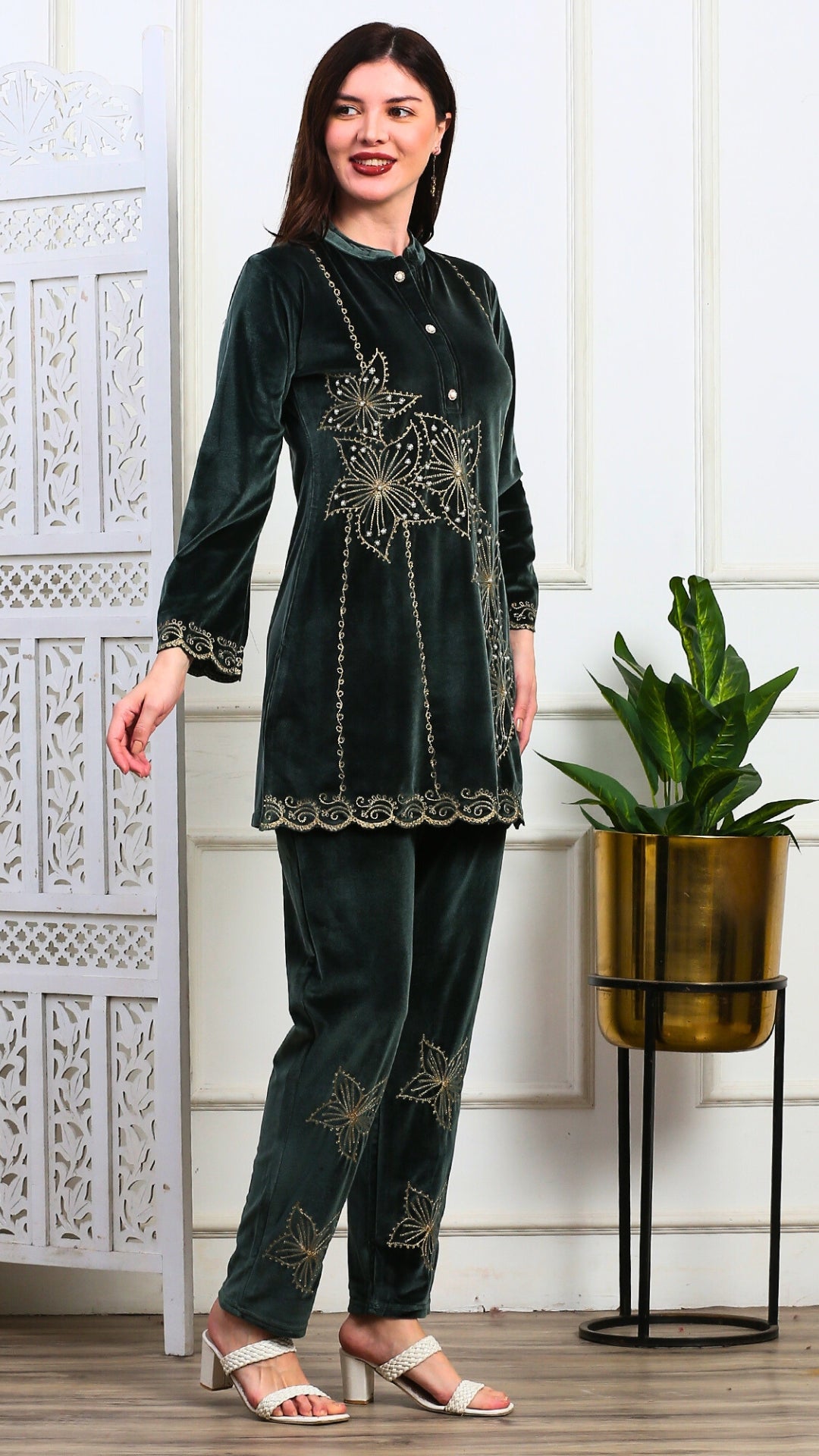 Zarrin Noor Velvet Coord Set